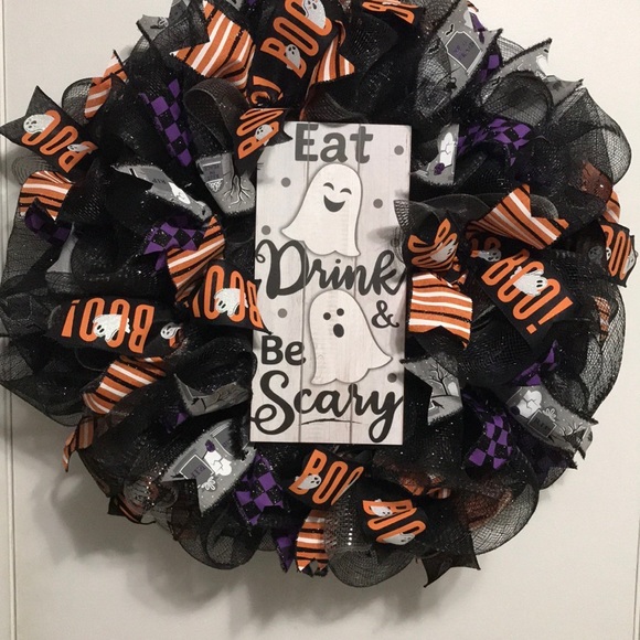 “Eat, Drink & be Scary" Halloween Wreath - Picture 3 of 6